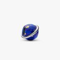 Σύμβολο με επίστρωση πλατίνας με όψεις lapis lazuli, πλανήτης